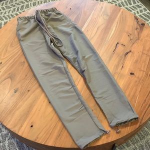 📝 MNML Joggers size small Used like new